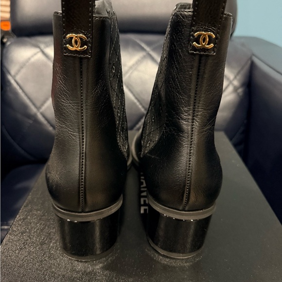 CHANEL Short Boot - Picture 4 of 10